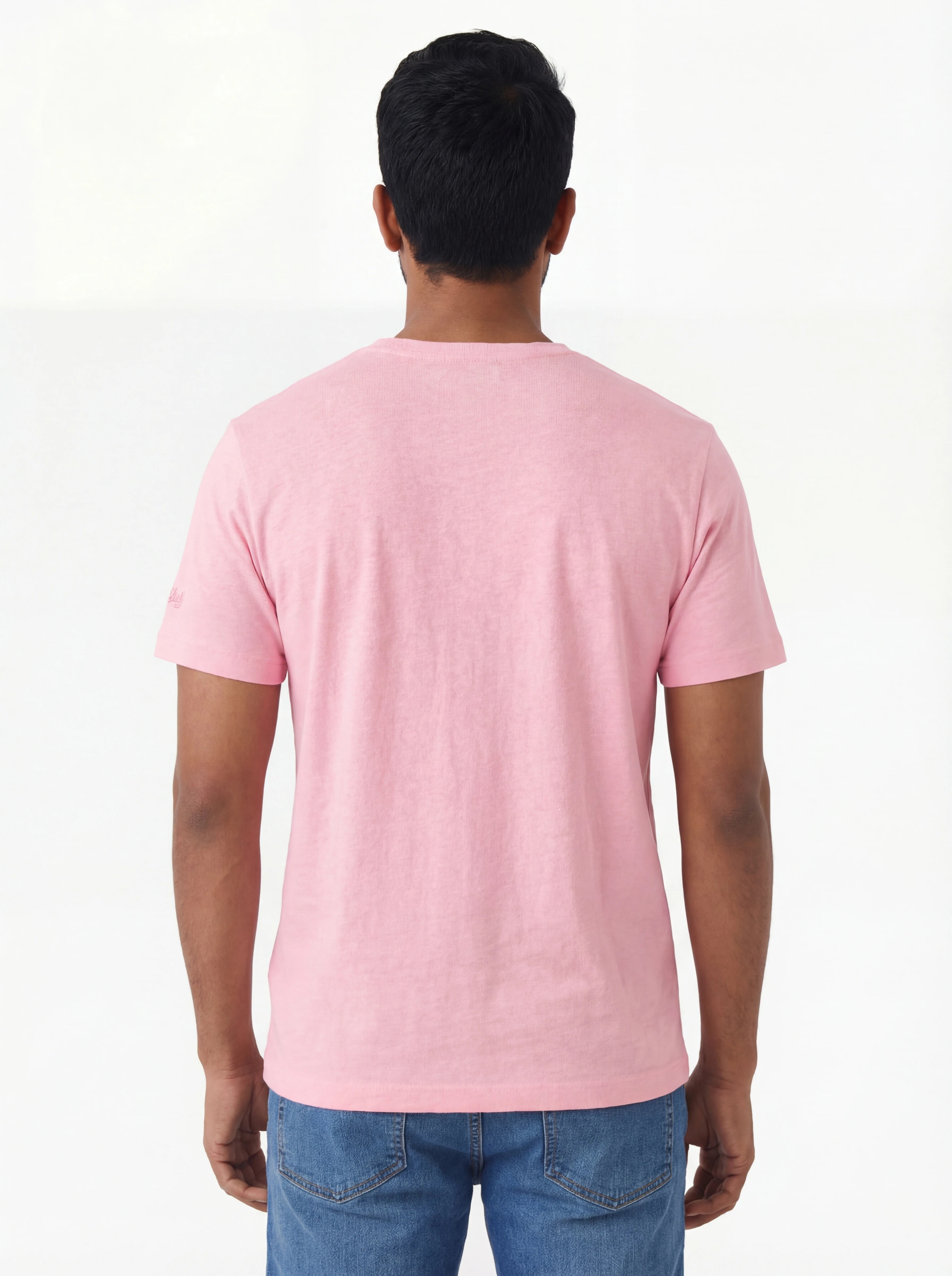 Modello a 45 gradi t-shirt rosa texture lino Saint Barth lino