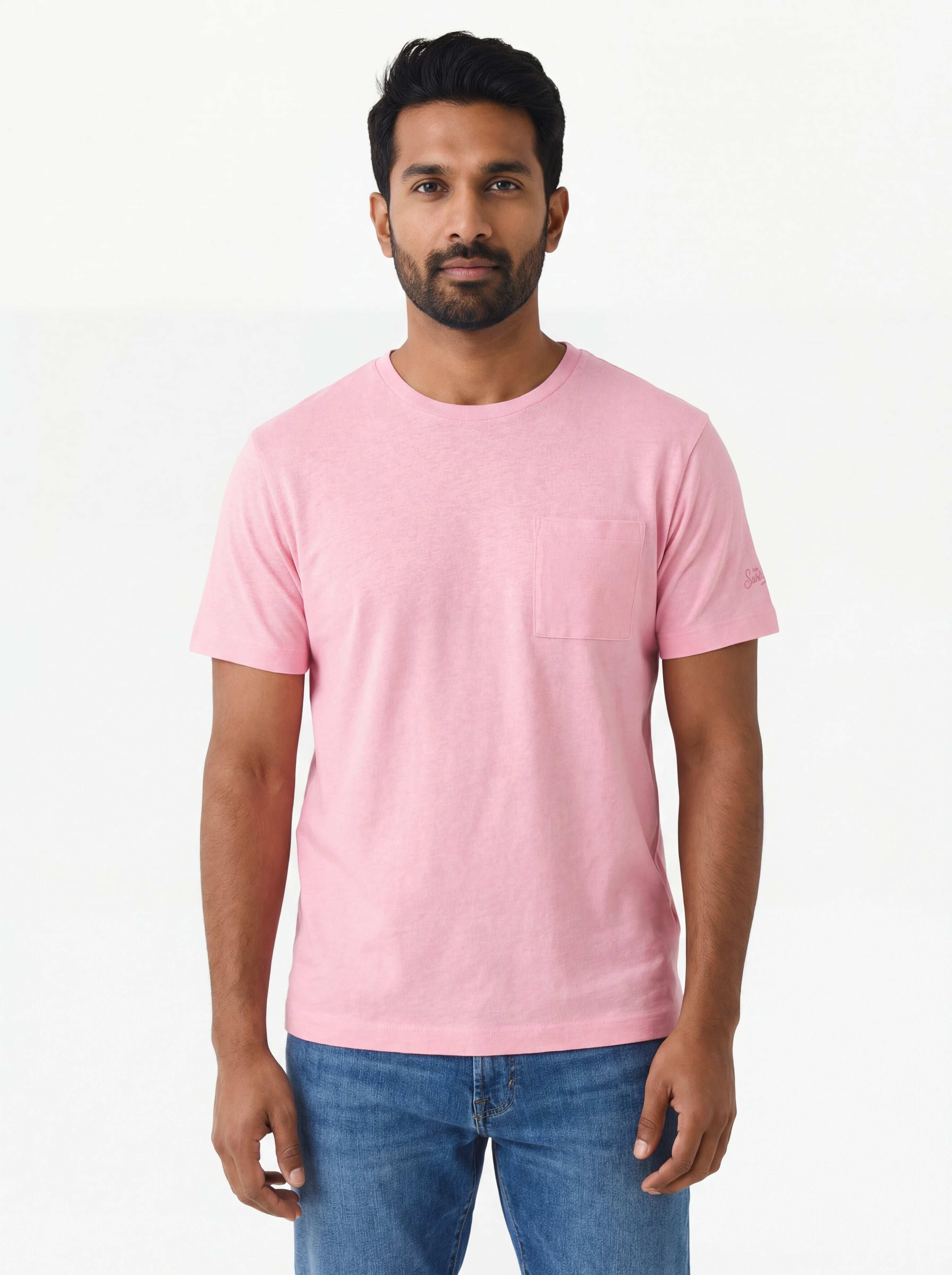 Modello frontalmente t-shirt rosa texture lino Saint Barth lino