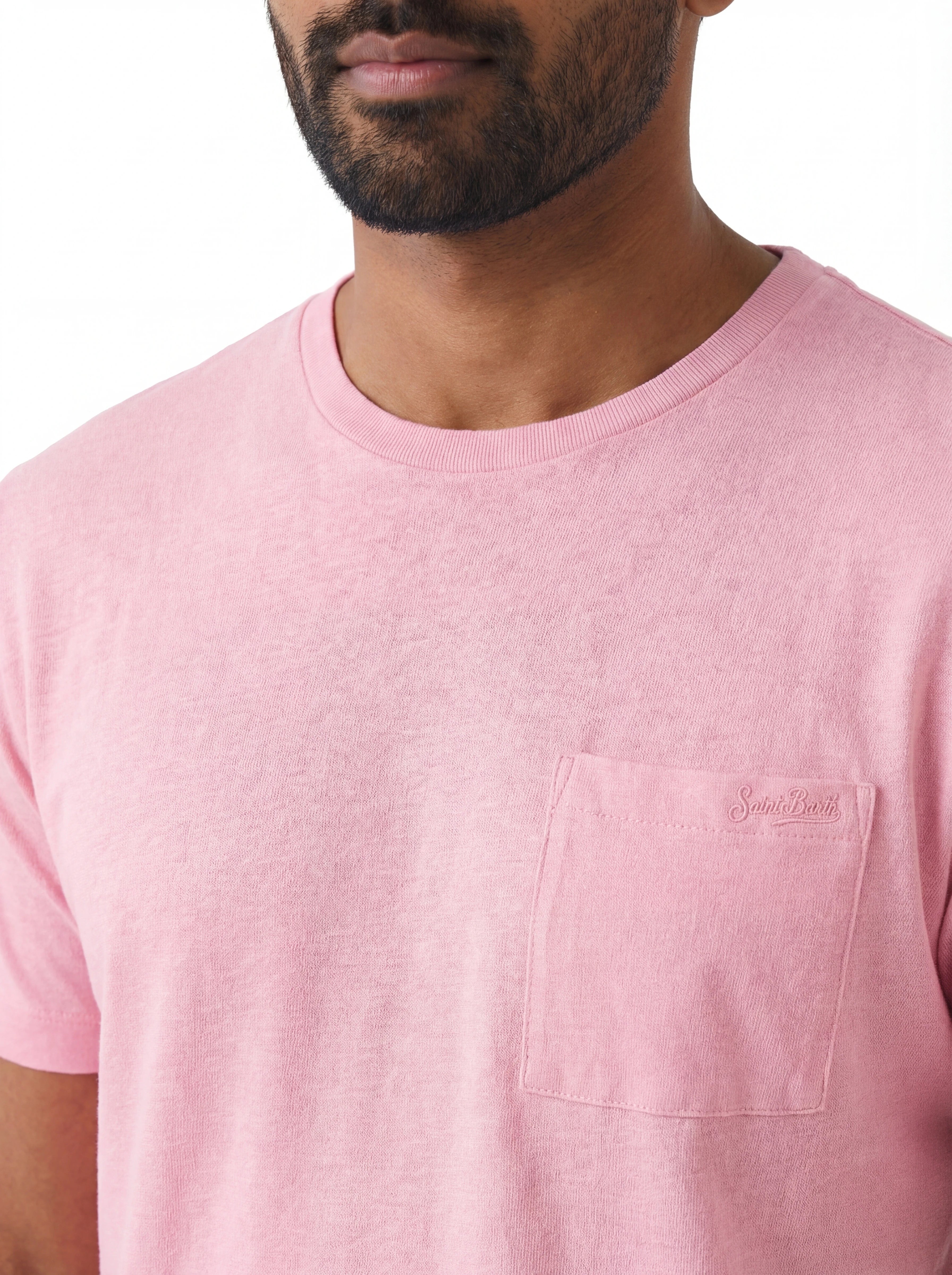 Close-up dettagli t-shirt rosa texture lino Saint Barth lino