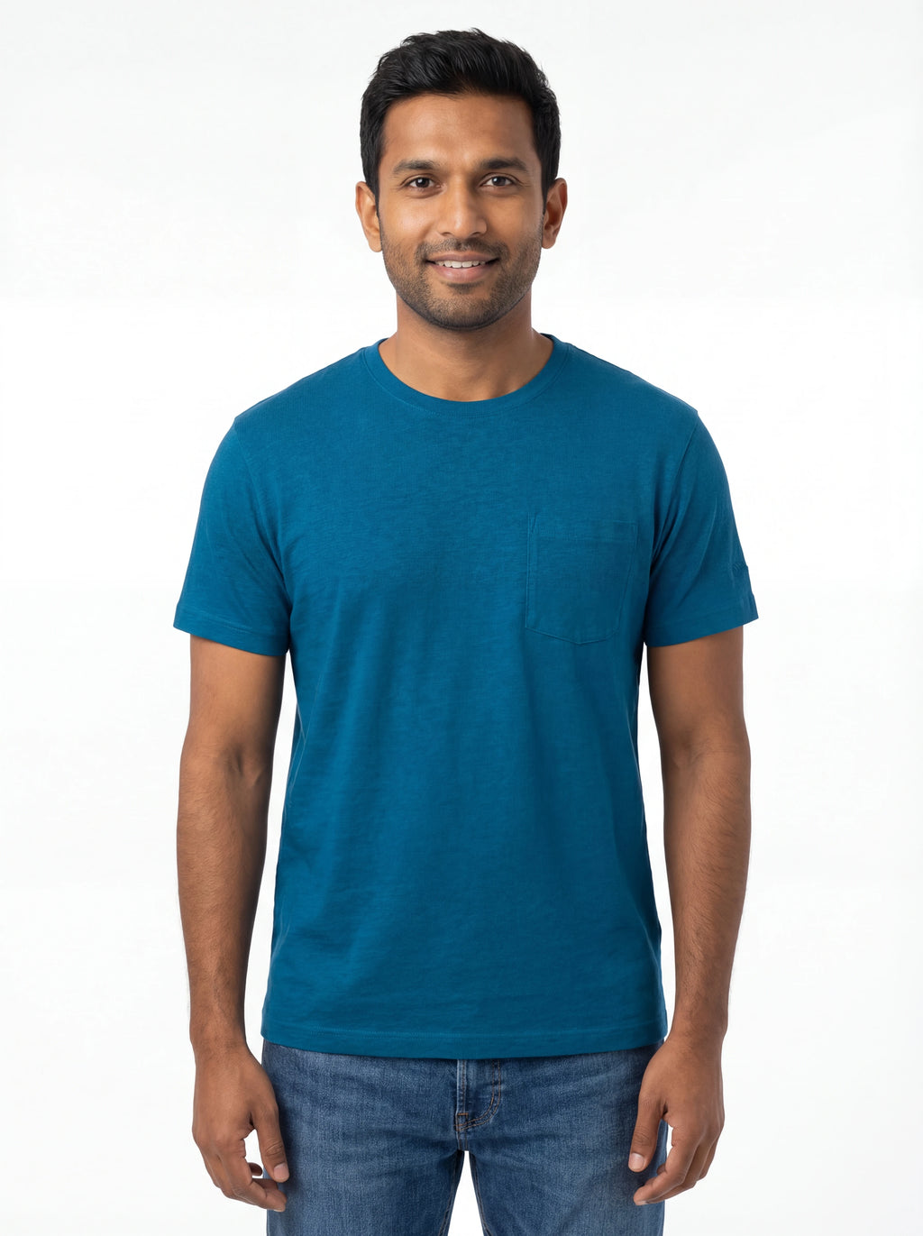 Modello frontalmente t-shirt blu texture lino Saint Barth lino