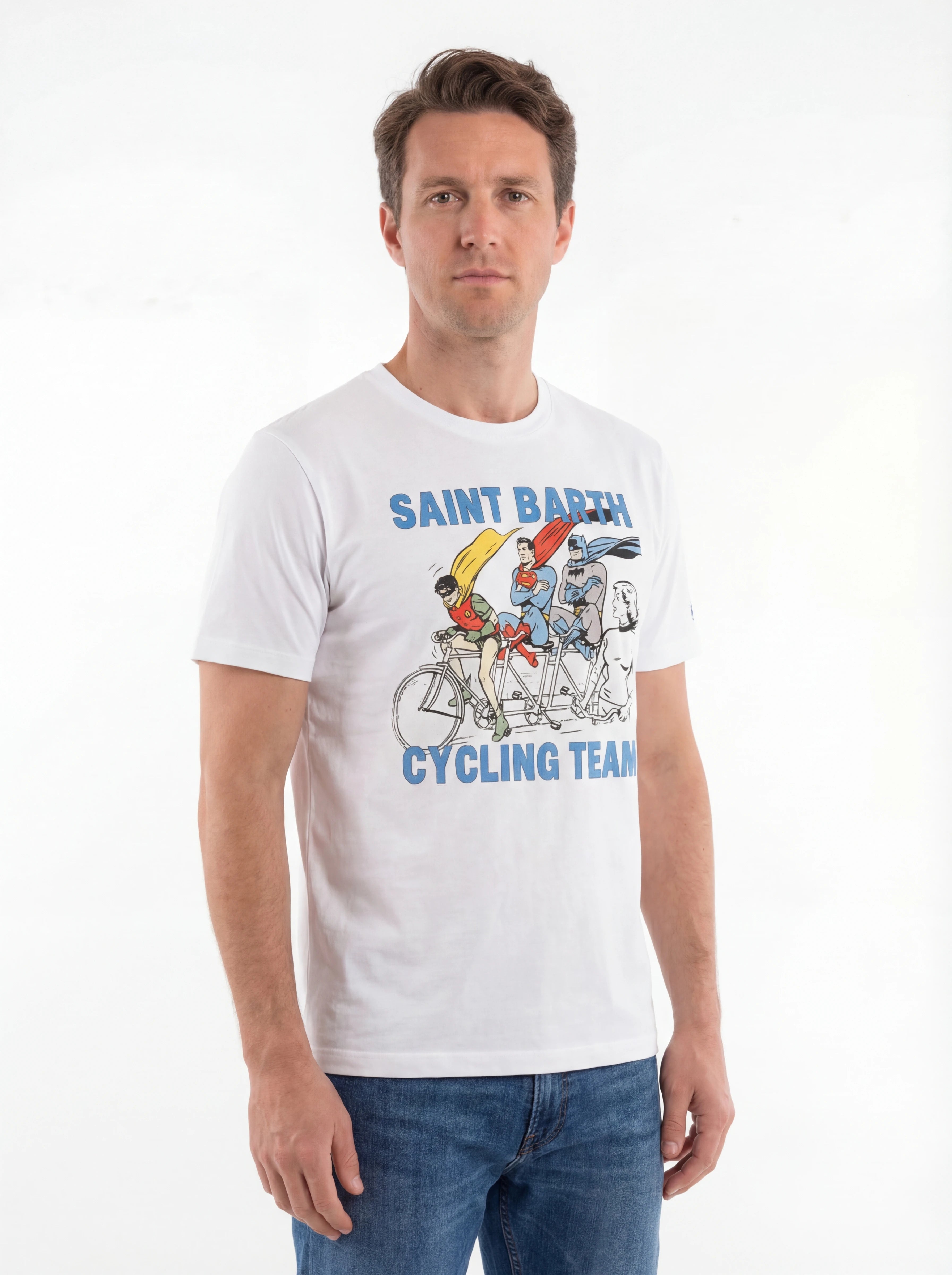 T-shirt su sfondo neutro da dietro t-shirt bianco scritta “St.Barth” Saint Barth cotone