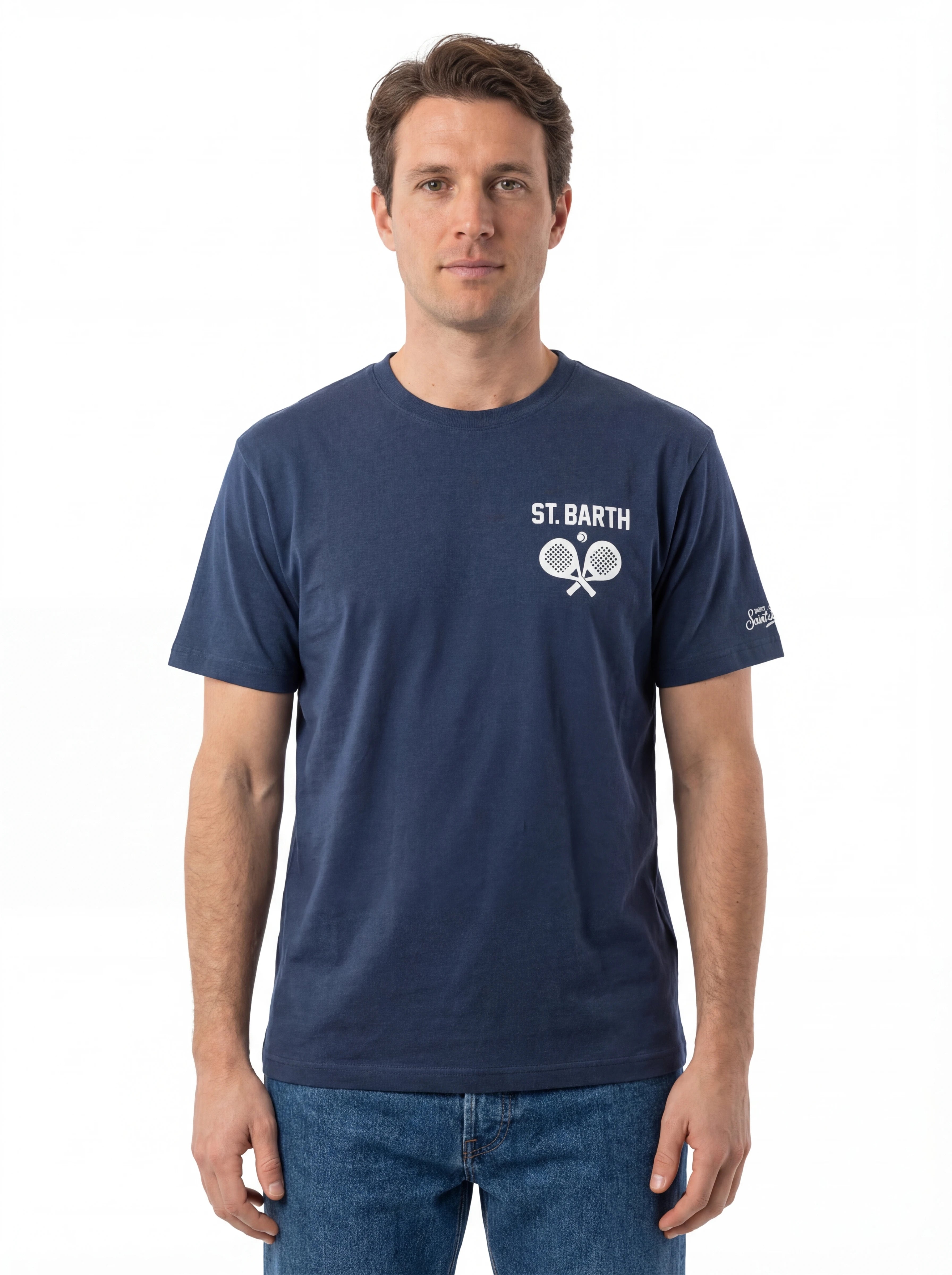 Modello frontalmente t-shirt blu scritta “Padel Is My Second Lif” Saint Barth cotone