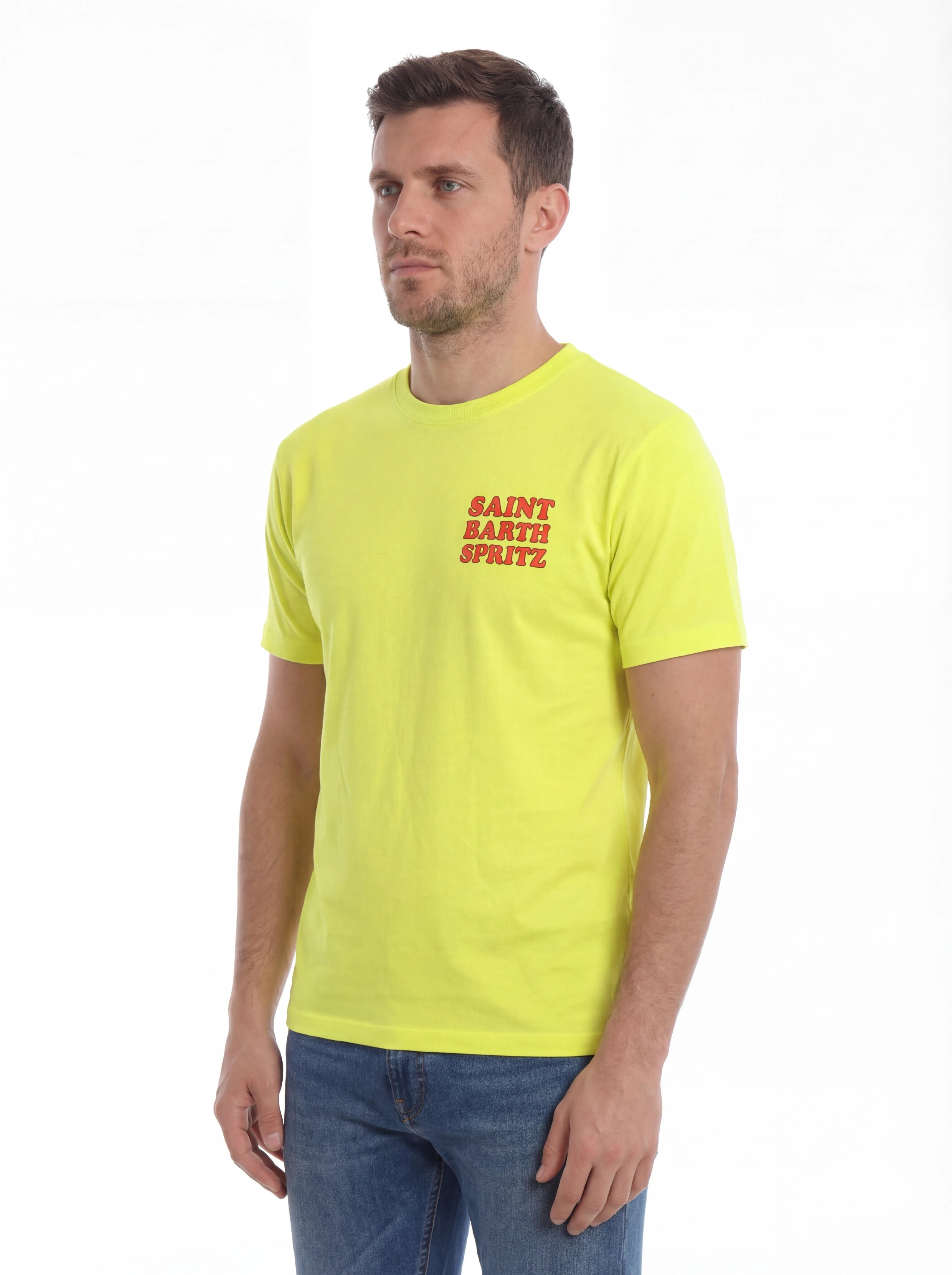 Dettaglio t-shirt giallo scritta “SPRITZ” Saint Barth Spritz