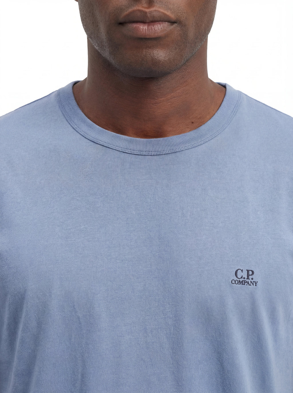 Vista da dietro di t-shirt celeste nan logo Stampa Scritta con dettagli chiari