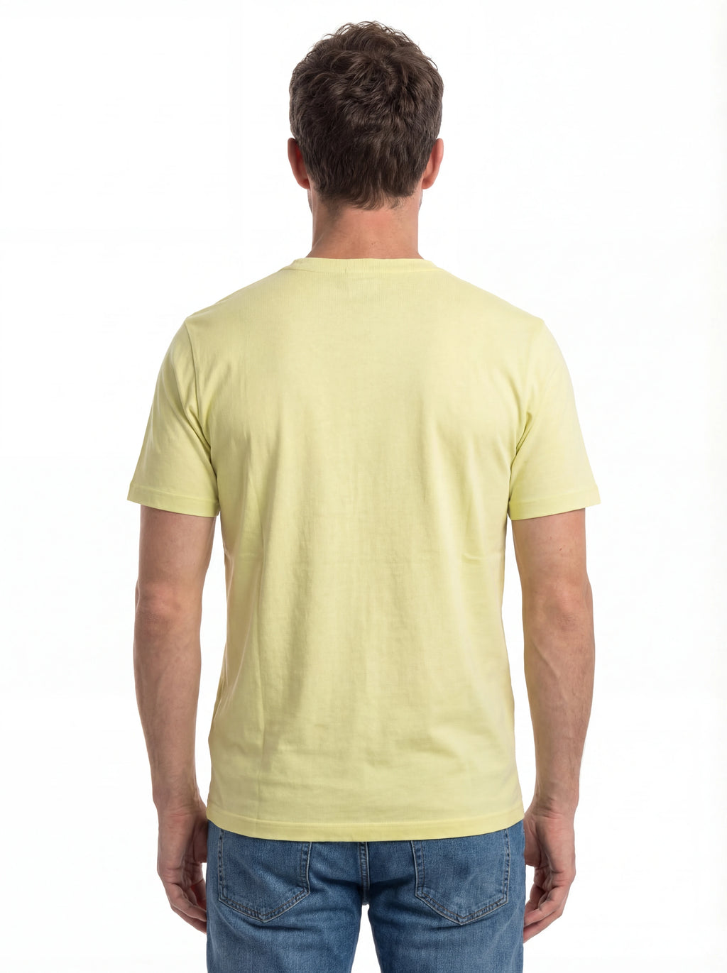 Modello a 45 gradi con t-shirt verde nan logo ricamato logo Ricamato