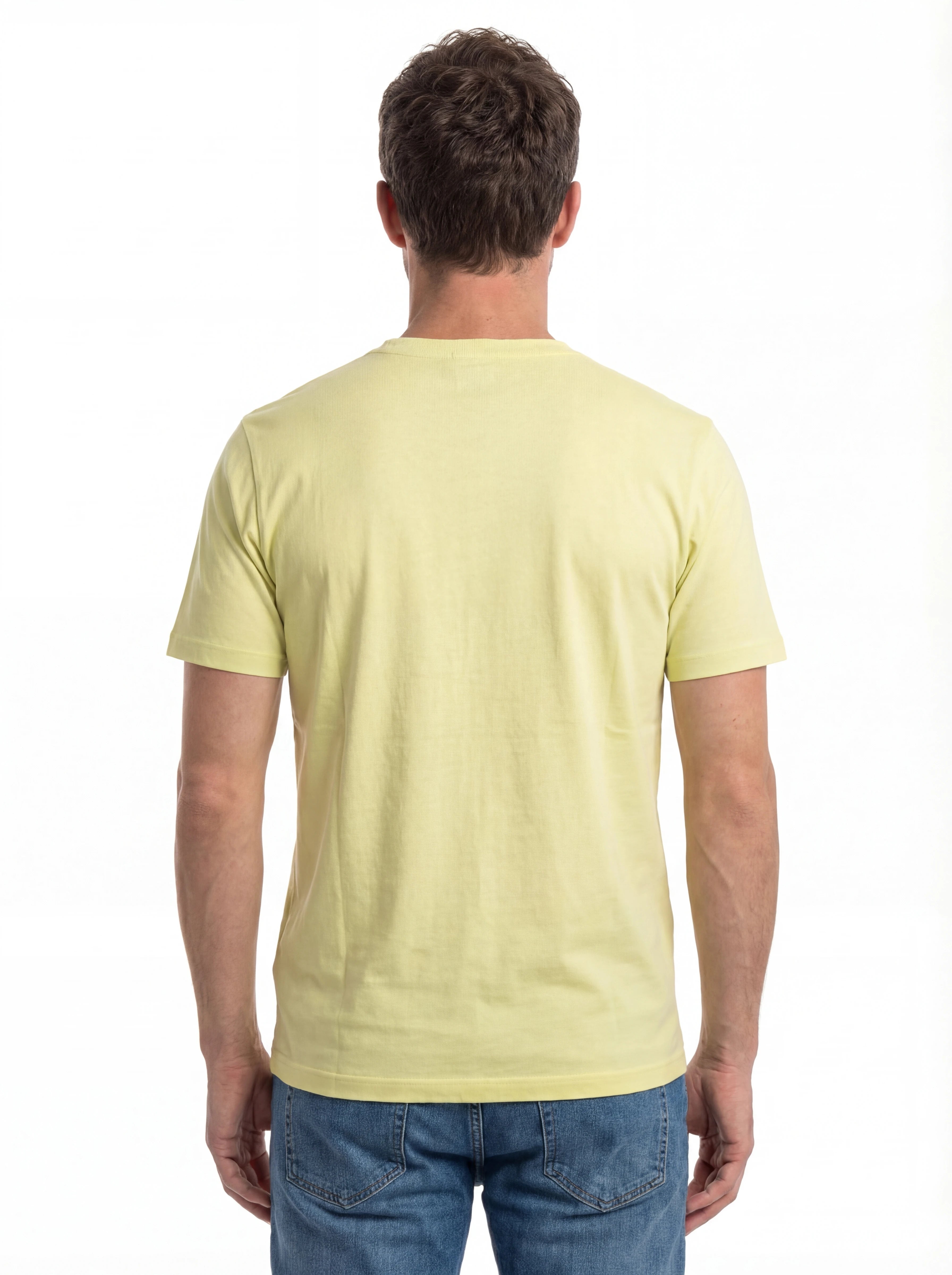 Modello a 45 gradi con t-shirt verde nan logo ricamato logo Ricamato