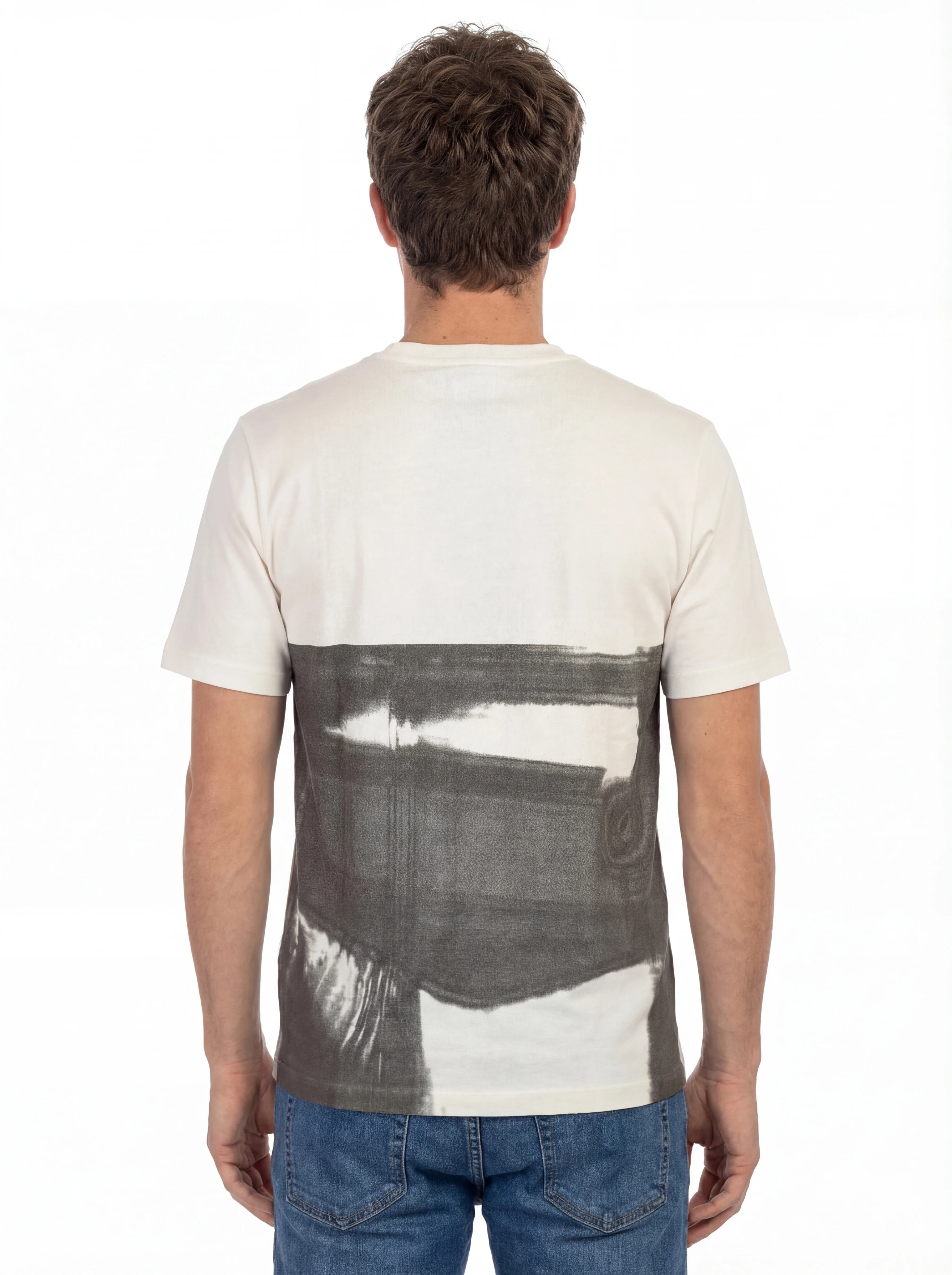 Vista da dietro di t-shirt bianco nan logo Stampa con dettagli chiari