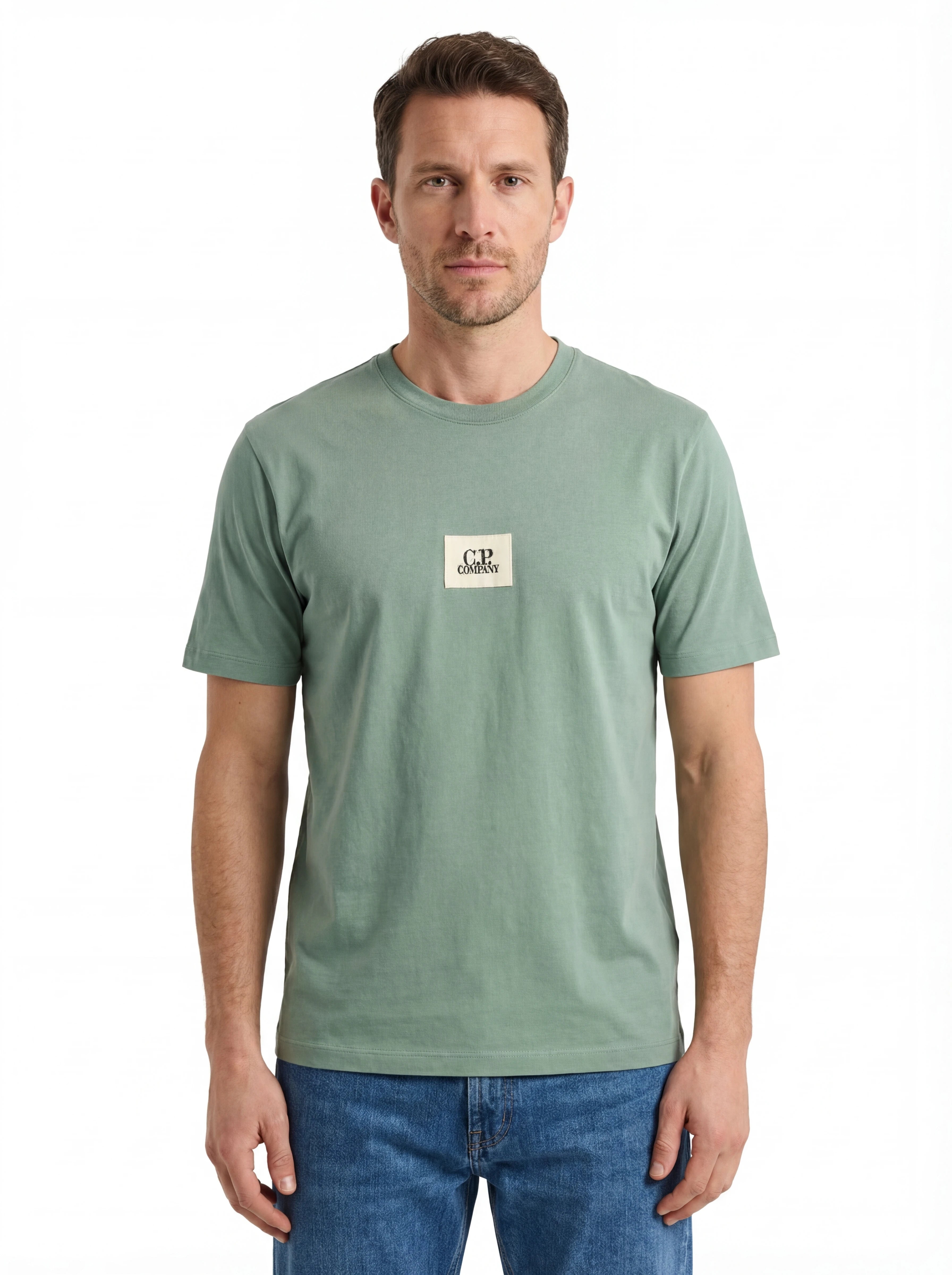 Modello indossa t-shirt verde C.P. Company logo Stampa cotone jersey