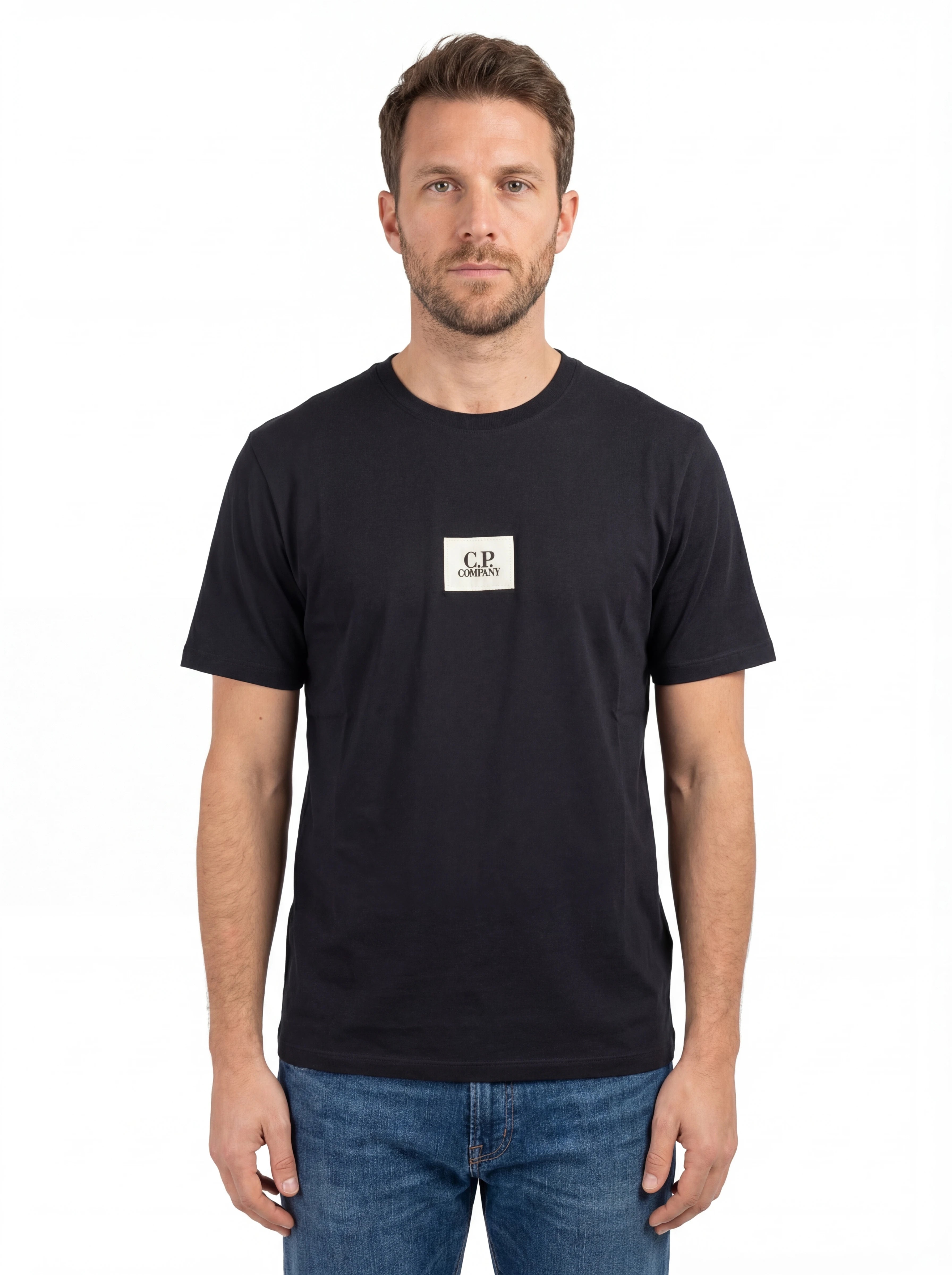 Modello indossa t-shirt blu C.P. Company logo Stampa cotone jersey