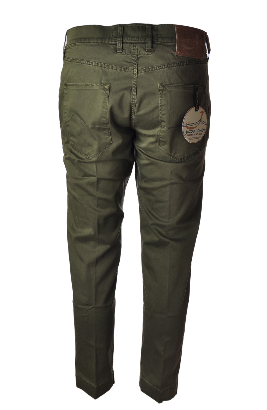 Focus sull'orlo e lunghezza del pantalone slim kaki Jacob Cohen